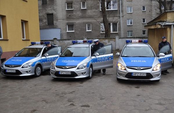 Policja z Pruszkowa otrzymała nowe samochody