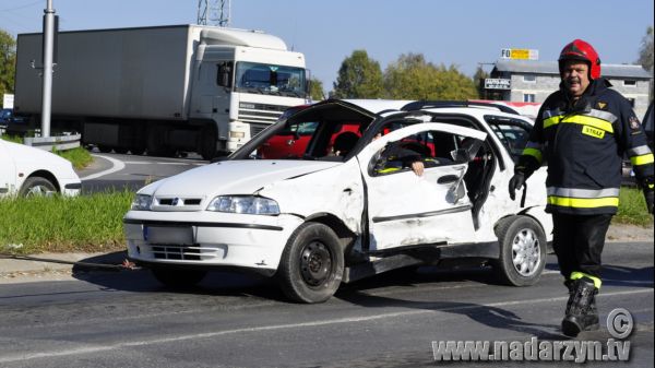 TIR uderzył w osobówkę