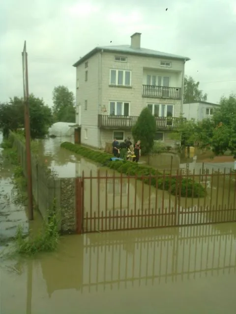 Strażacy z OSP Nadarzyn pomagali mieszkańcom Domaniewa