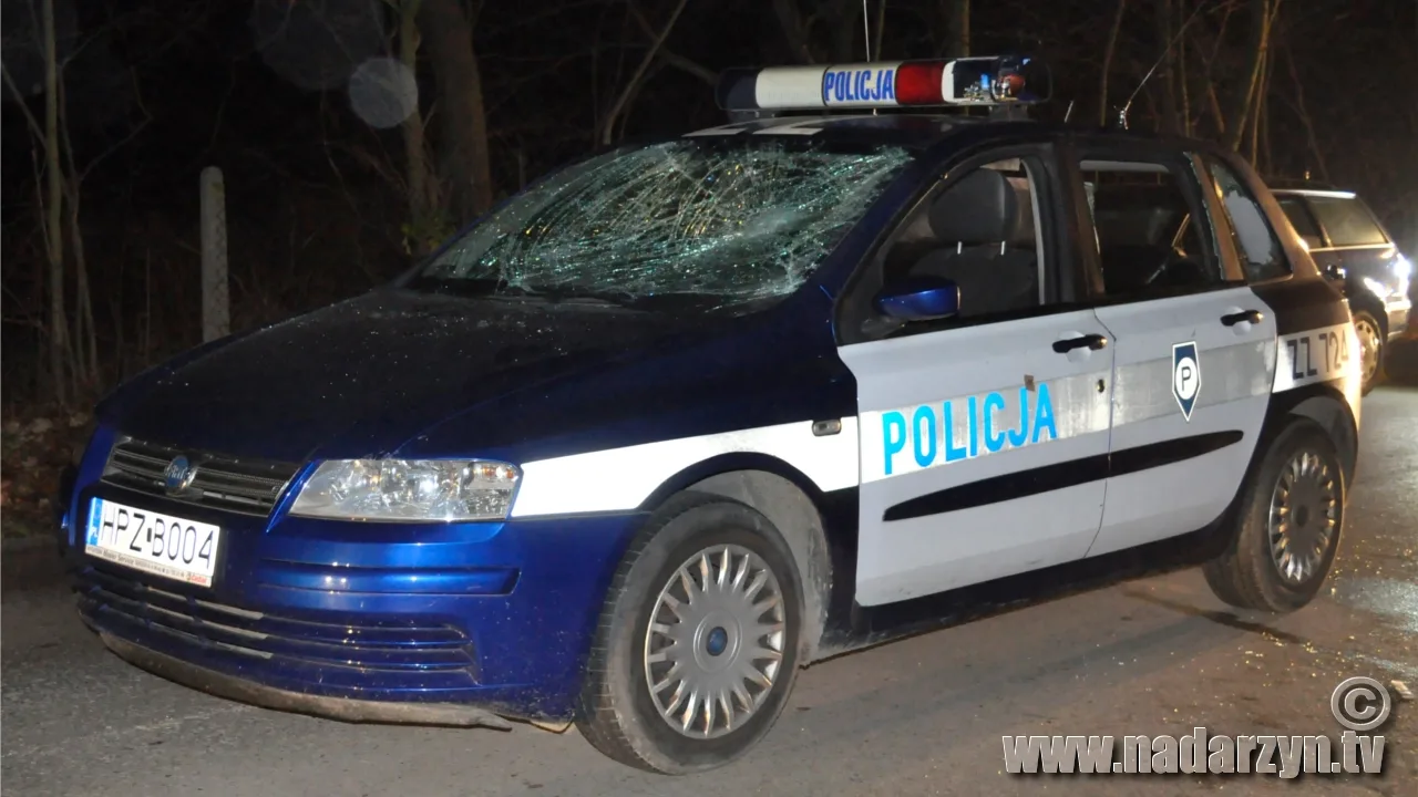 Zaatakowani policjanci musieli użyć broni
