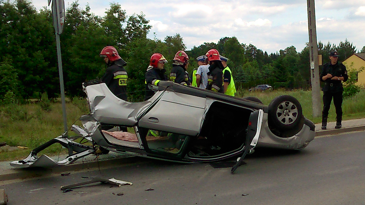 Auto na pół, kierowca cały
