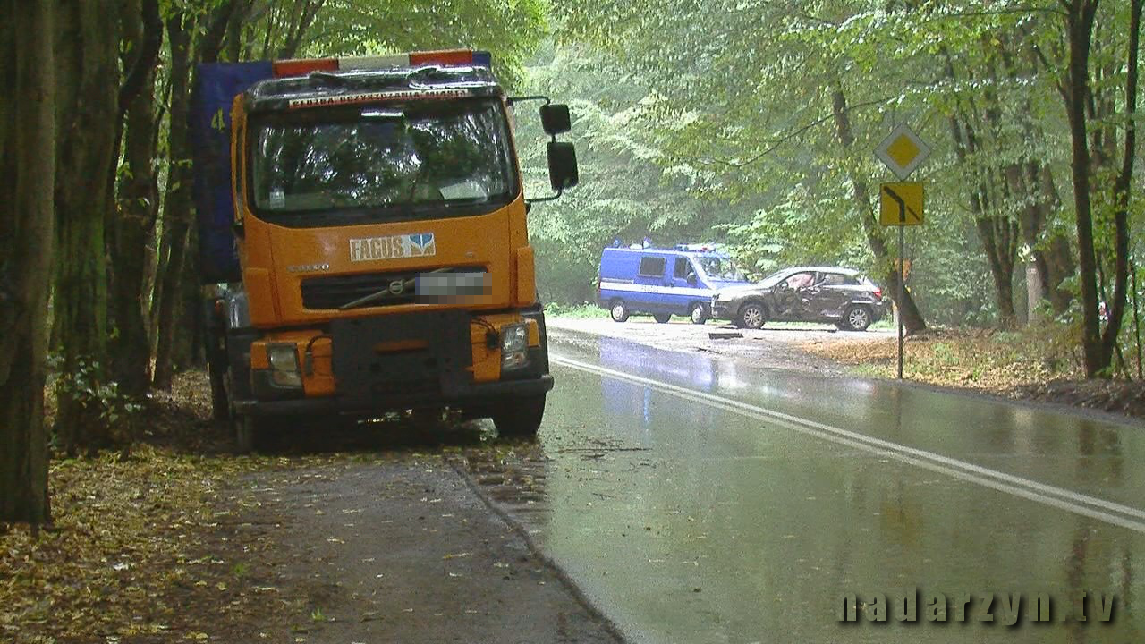 Wypadek z udziałem "śmieciarki"
