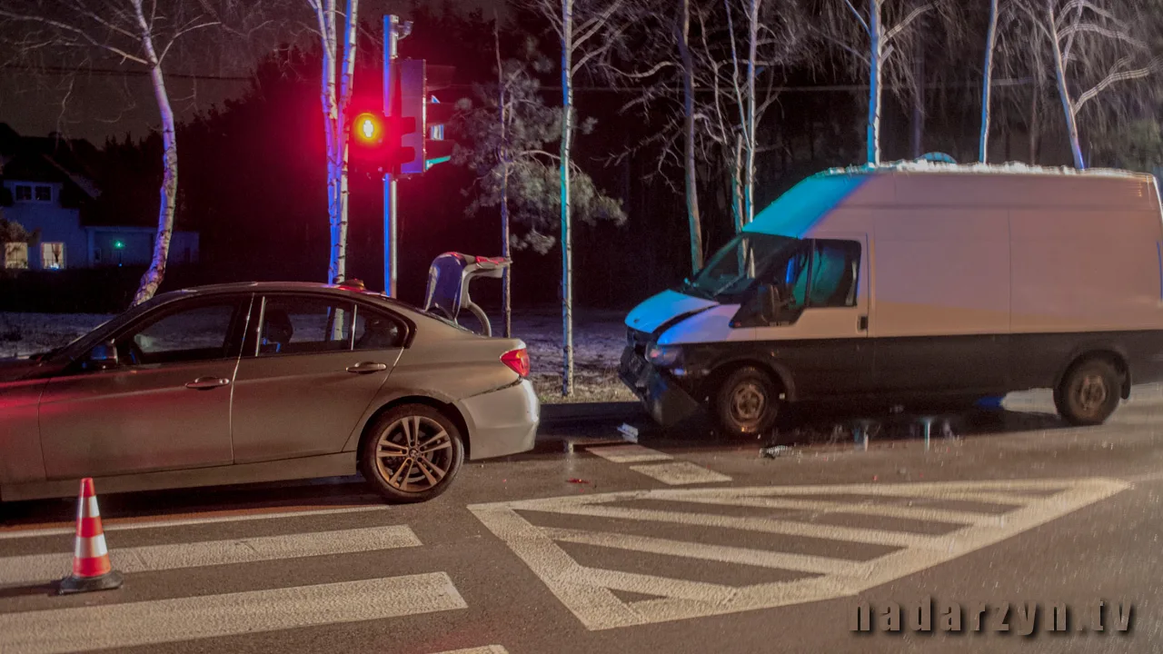 Utrudnienia na Rolnej. Zderzenie busa z osobówką