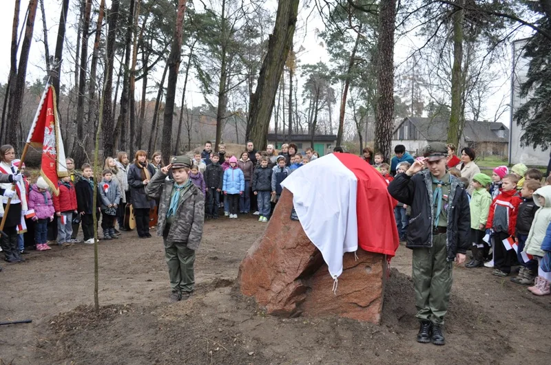 ODSŁONIĘCIE POMNIKA " DĄB PAMIĘCI"