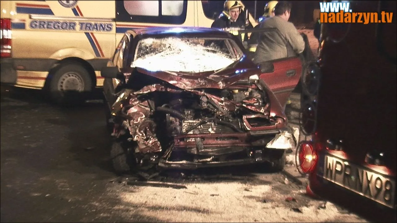 GROŹNY WYPADEK NA KRZYZÓWCE KATOWICKIEJ Z KASZTANOWĄ