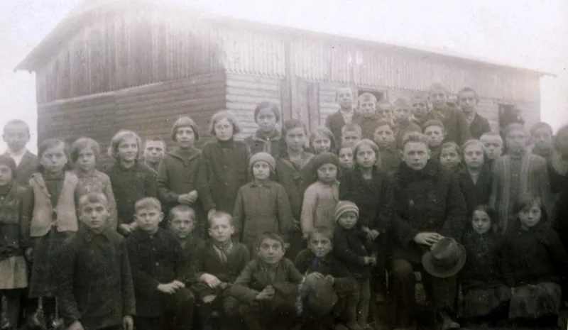 SZKOŁA W STAREJ WSI 1932R.