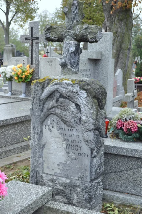 Postument z 1907r. rodziny Łażewskich, zmarłych śmiercią tragiczną