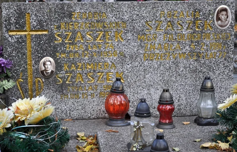 Grób ’’Pani Róży’’- Rozali Szaszek,  wspaniałej polonistce, nauczycielce Szkoły podstawowej w Nadarzynie