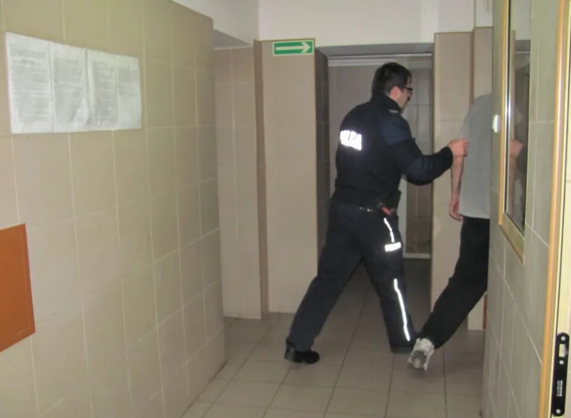 5 lat znecał sie nad rodzicami