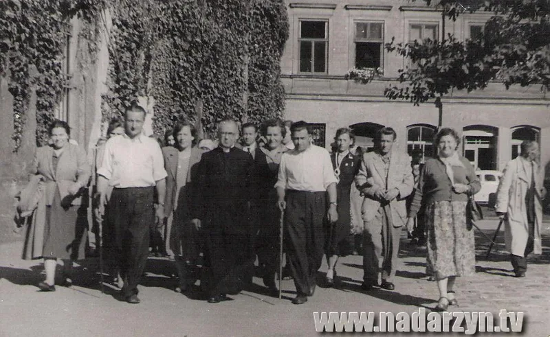 Ks.Wacław Konkowski wraz z mieszkańcami Nadarzyna na wycieczce