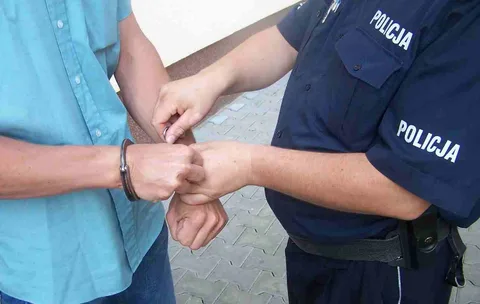 Znęcał się nad dziadkami
