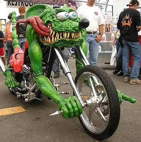 Hobbysta motocykli i komiksów w jednym