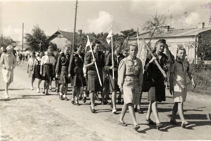 1945r. Pierwsz drużyna żeńska O.S.P.Nadarzyn